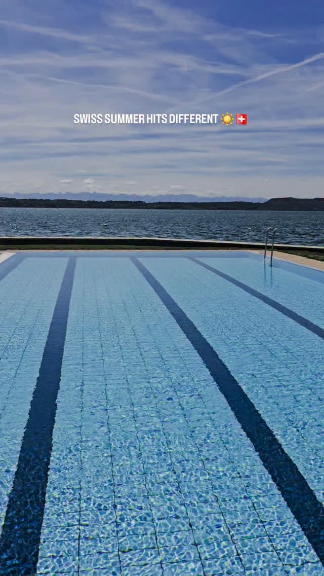 Found my spot until September ✌🏻😎 #bestpool
➡️ This little gem is hidden along the shores of Lake Biel 🇨🇭 Access is only possible by bike or on foot (from Twann)🚲👣 The setting is intimate and peaceful, with direct access to the lake via a staircase.
Please help preserve and respect this little paradise. 🌿💙
_____________________
➡️ Ce petit trésor se cache sur les bords du lac de Bienne. L'accès est possible uniquement en vélo ou à pied (depuis Douanne) 🚲👣 Le cadre est intimiste avec également un accès direct au lac via des escaliers.
Merci de respecter ce petit paradis 🌿❤️
ℹ️ Entrées 6.-/adulte - 3.-/enfant (dès 6 ans)
🍔 Restauration possible sur place.
📍Strandbad Rostele - Twann
#pool #activitéfamille #exploremasuisse