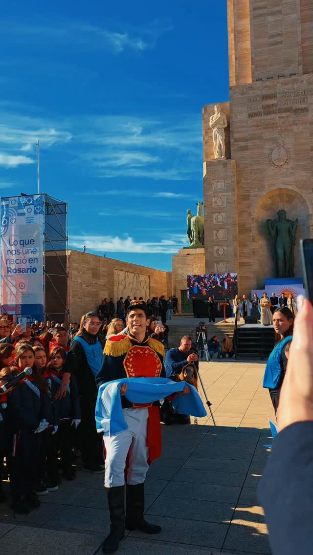 Feliz día a la más hermosa del mundo.