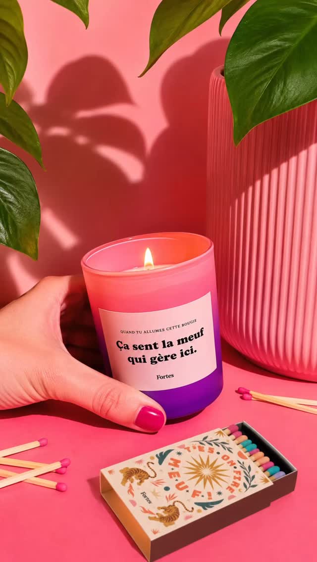 💖 Nouvelle marque en boutique : Fortes 💖
J’ai complètement craqué pour cette jeune marque belge à l’univers féminin, voire féministe, coloré et plein d’humour.
Chez Fortes, les objets du quotidien deviennent de véritables messages à offrir. Des cadeaux qui font sourire, qui touchent juste et qui célèbrent toutes ces femmes qui gèrent, souvent sans faire de bruit.
Tous les produits sont présentés dans de très beaux coffrets cadeaux qui apportent un vrai plus à l’expérience.
Mention spéciale pour leurs bougies parfumées en cire végétale, dont les parfums sont absolument irrésistibles : Camélia ou Vanille-Mangue. 🌸🥭
Côté budget :
✨ Bougies avec coffret cadeau : 29 €
✨ Boîtes d’allumettes : 3,50 € les petites et 9,50 € les grandes
✨ Coffrets tasse cadeau : 27 €
De jolies idées cadeaux à offrir à une amie, une sœur, une collègue... ou à toute personne à qui l’on a envie de dire : « Je te vois. Je pense à toi. »
📍 À découvrir dès maintenant chez Inspiration Concept Store.