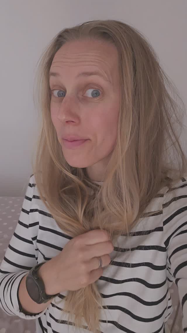 ɴᴇᴡ ʜᴀɪʀ, ɴᴇᴡ ᴇɴᴇʀɢʏ 💗✨️ #selflove
J'y pensais depuis des mois et des mois mais.. je prenais jamais le temps pour moi 😔 En voyage, en van, c'était clairement pas la priorité.. mais maintenant qu'on a entamé un nouveau chapitre depuis quelques mois, j'ai décidé d'essayer de penser un peu plus à moi 😌
Je n'étais pas allée chez le coiffeur depuis 3 ans 🙀 et il était temps que je donne mes cheveux pour ceux qui en ont plus besoin que moi 🎀🙏🏻
Alors, on valide ?
#newhaircut✂️ #hairtransformation #selfcare