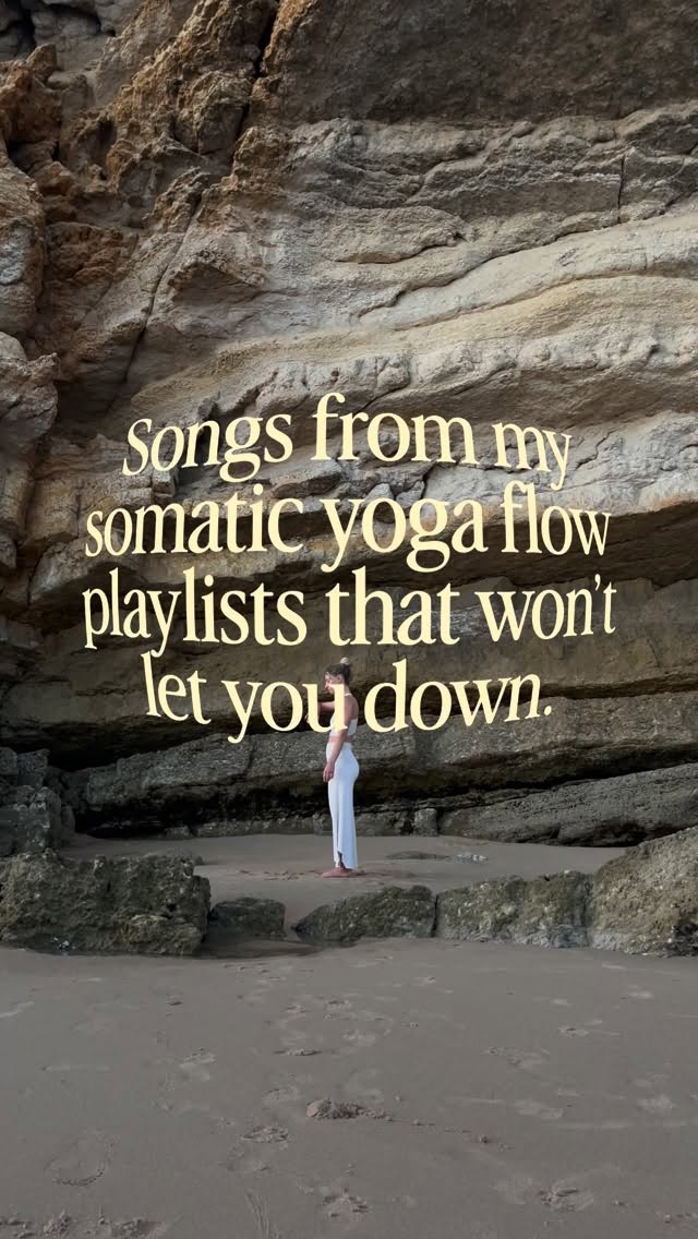 Richtiger Sound für meine Yoga Klassen war schon immer essenziell für mich. 🎶 Es wurde noch wichtiger, seitdem ich Somatics in meine Classes einfließen lasse.
Auf was achtest du, wenn du Sound in deinen Klassen verwendest? Verwendest du immer noch vorgefertigte Playlisten oder nutzt die, von anderen Lehrer*innen?
Warum Sound ebenso ein wichtiges Tool sein kann, dich authentisch als Lehrer*in zu zeigen erkläre ich dir am 28.07.26 📹