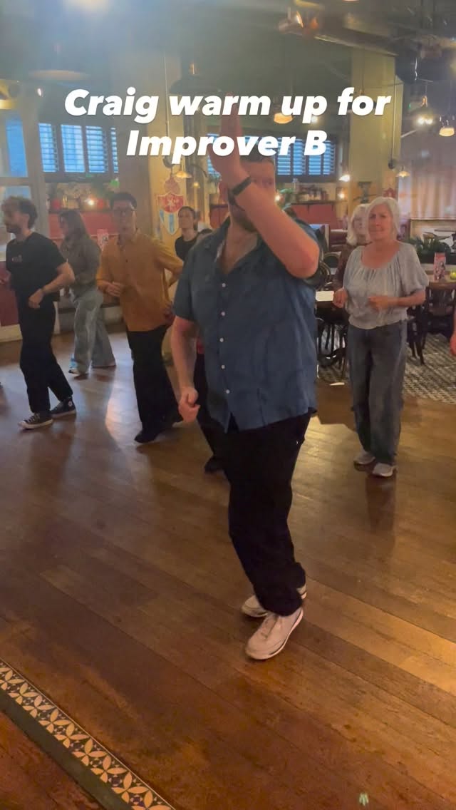 Craig leading the warm-up for our Improver B students before class kicks off. 🔥
At Improver B level, it’s all about refining technique, improving timing, and making your dancing feel smoother and more natural.
Ready to take your salsa to the next level?
📍 Glasgow
🌐 academiadesalsa.com
#AcademiaDeSalsa #SalsaGlasgow #GlasgowSalsa #ImproverB #SalsaClass #DanceGlasgow #SalsaLife #LatinDance #SalsaTraining #SocialDancing #Craig #SalsaUK #LearnToDance #SalsaCommunity #DancePractice