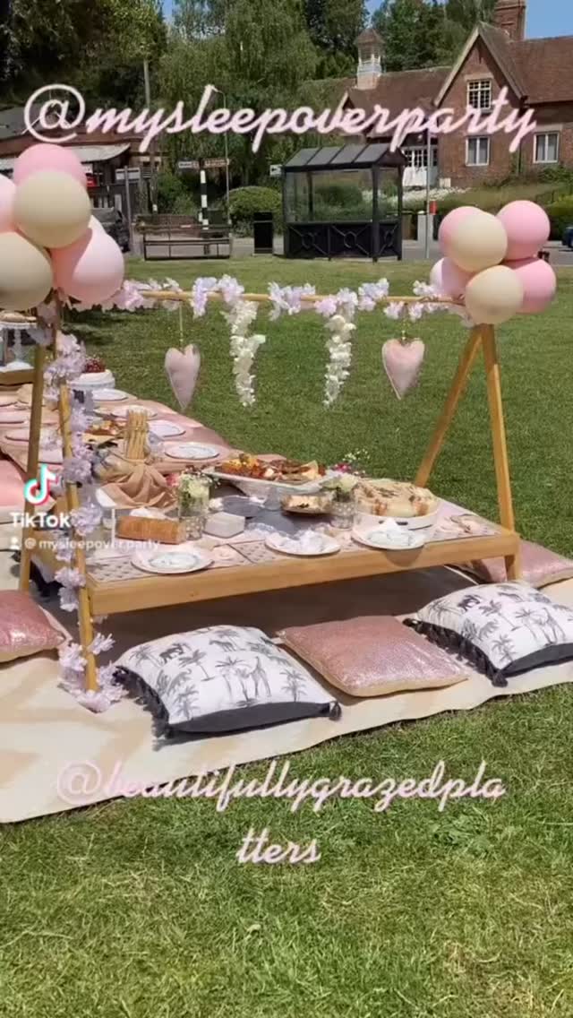Beautiful Hen party picnics #kent #picnicinthepark