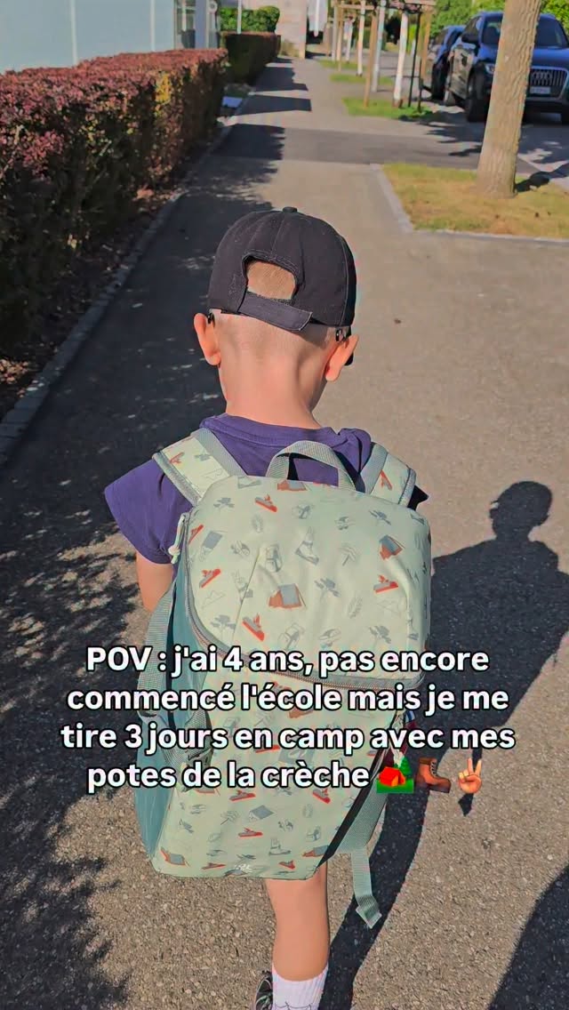 Hasta Luego les Pepito âđ»đđ»
Nael est parti en camp ce matin đđ 3 jours et 2 nuits dans un chalet Ă la forĂȘt đżđ„Ÿ C'est une sortie facultative pour marquer le passage de fin de crĂšche au dĂ©but du cycle scolaire (en aoĂ»t). Les grands
(4 ans) peuvent profiter de cette expérience pour garder un merveilleux souvenir de leurs ami.e.s de crÚche et vivre une aventure exceptionnelle.
Je trouve le concept gĂ©nial, on Ă©tait un peu Ă©tonnĂ© de proposer un camp Ă des si petits mais au final je trouve cela top. Ils gagnent en autonomie et profitent de se dĂ©couvrir autrement loin du noyau familial, ils se construisent tout simplement đ„č et c'est une chose magnifique mĂȘme si je me rĂ©jouis d'ĂȘtre mercredi en fin de journĂ©e đđ€« il aura pleiiiin de choses Ă nous raconter notre petit aventurier
đ„Ÿđ€©đżâïžđČ
Au final, je crois que c'est souvent plus dur pour les parents que les enfants .. et toi tu l'aurais laissĂ© partir ton poussin ? đŁ
PS : juin est rude émotionnellement, on est d'accord?
#4ans #adventure #swissfamily