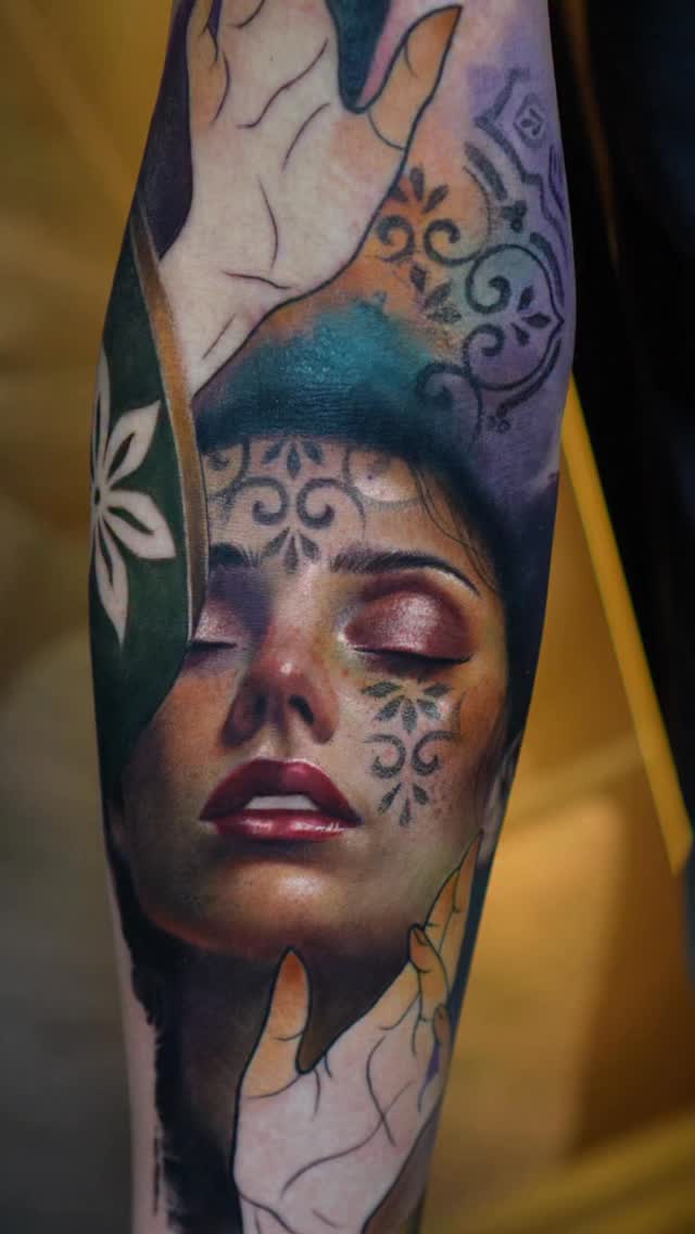 Did this piece during my private seminar. Artists looking to level up, I do private one on one seminars, that cover all the fundamentals of design as well as my entire workflow and techniques. DM me if you’re interested in learning
#seminar #learning #colortattoo