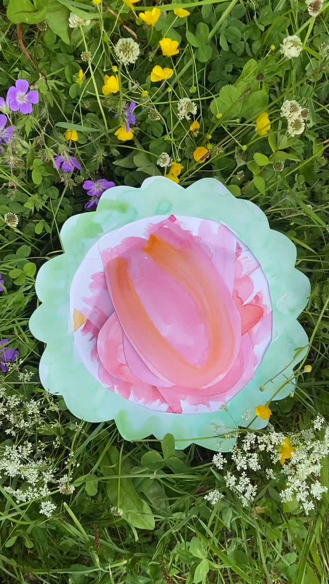 Fant to trøtte, små gjester i hagen 🐝🌸