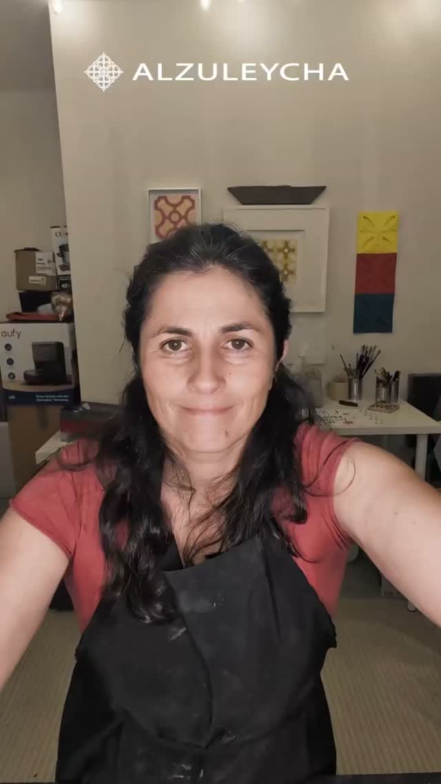 A little behind-the-scenes look at how a custom tile panel comes to life. ✨ From raw clay to finished masterpiece!
1st. Shaping and making each tile from raw clay.
2nd. Off to the kiln for its first firing. 🔥
3rd. Carefully tracing the intricate design onto the ceramic surface. ✏️
4th. Hand-painting the details, where the magic truly happens. 🖌️🎨
5th. Freshly fired, packed with care, and ready to ship to its new home! ✈️📦
Music, Azulejo from @simon_theguitarrista
>> 🎨 << >> 🎨 << >> 🎨 << >> 🎨 << >> 🎨 <<
#tilelovers #tileartisan #portugueseartisans #portuguesetiles #handmadetiles