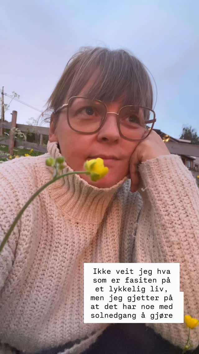 Kan rett og slett aldri bli for mye solnedgang og blomster asså 😅✨