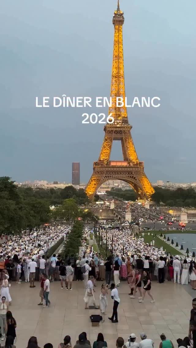 It started in Paris about 30 years ago with a small group and it’s now a phenomenon!
The sunset, everyone dressed in white, the lights… pure magic.
Remix @iryna_paris_shybickaya
#dinerenblanc #goldenhour #summernights #parislife #magicalmoments