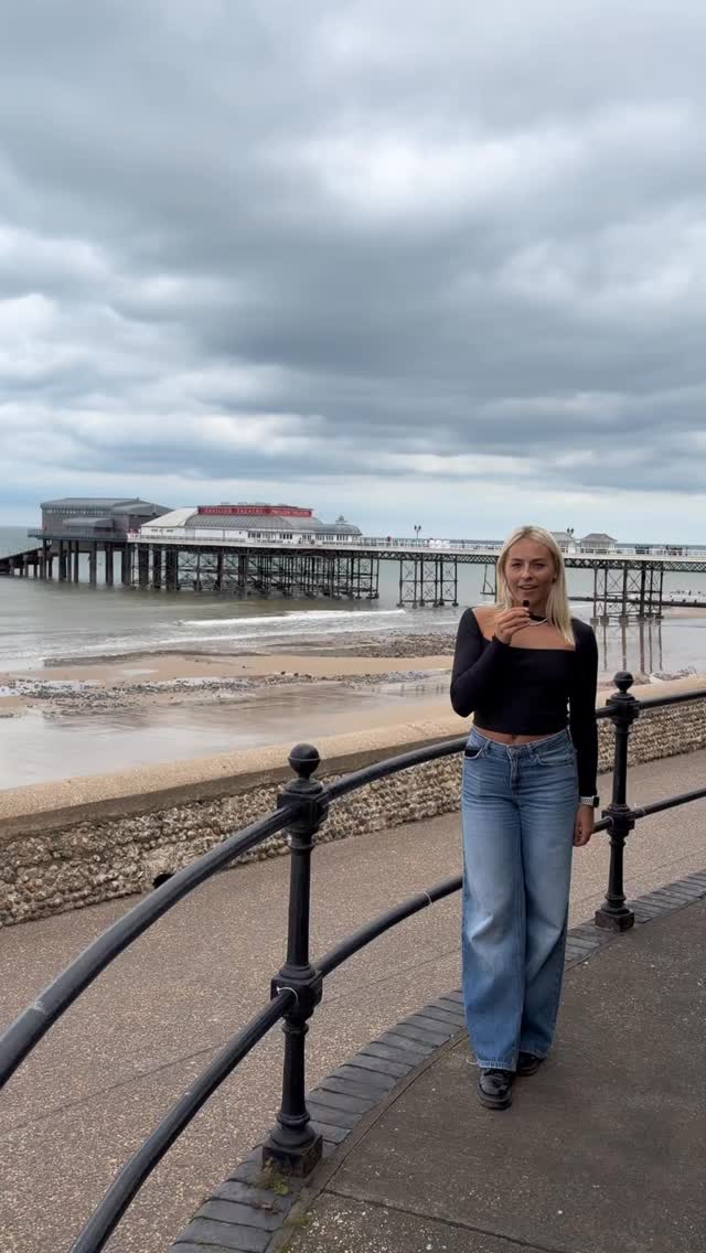 My coast has the most🎭
There is nothing like a traditional day out in Cromer. From catching performances and shows at the End of the Pier Theatre to walking along golden sands, Cromer perfectly captures the vintage charm of British seaside. ⚓️
Whether you’re looking for family fun, a peaceful beach walk, or just a breath of fresh sea air, this vibrant coastal town belongs at the top of your Norfolk itinerary.🐚
@visitengland @visitenglandbiz
#AllOnTheCoast #VisitNorfolk #CromerPier #NorfolkCoast #BritishSeaside