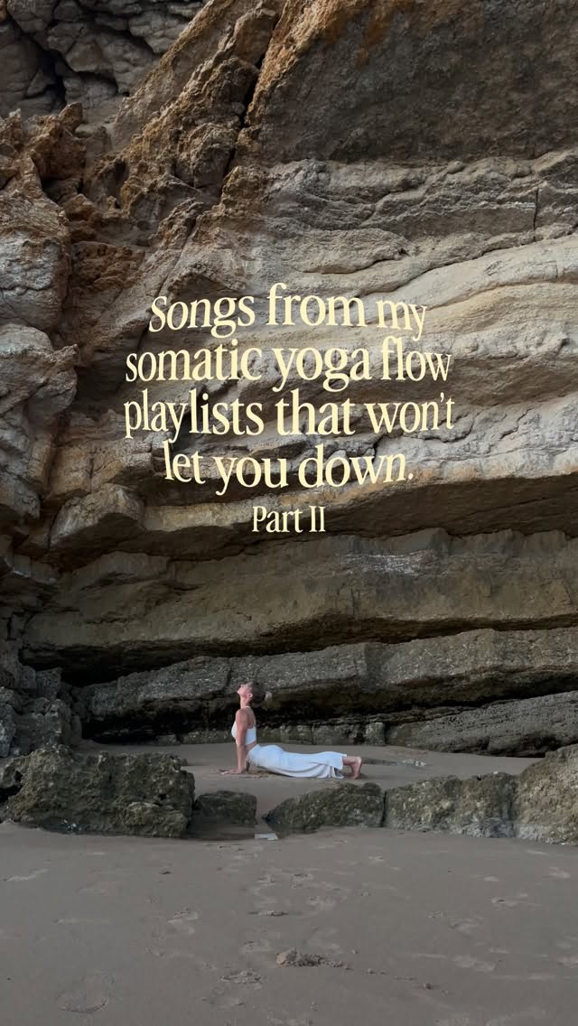 Sound ist nicht gleich Sound in einer Yogaklasse.
Period.
Bewusstes Soundscaping in deinen Klassen einzusetzen oder es selbst einmal in einer Praxis zu erleben macht einen Unterschied. Denn Sound hat einen enormen Einfluss auf dich. 🌀
Willst du mehr dazu wissen?
Lass mir deine Fragen in den Kommentaren da & ich lade dich zu meinem nächsten Soundscaping Workshop ein. 🤏