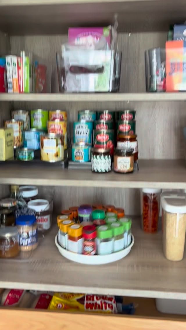 What would we do without lazy Susan’s? 😅 Since revealing on live radio that there is, in fact, one in my fridge I thought I’d show you some more ways they come in extremely handy 🙋🏼♀️
I love using them in pantries and cupboards for spices, sauces, etc. They’re great for beauty & hair products, fragrances and toiletries - whether it’s in the bathroom, wardrobe or bedroom 🙌🏼
Also recently used one in @thesmoothcompany__ dream house as a way to easily showcase the entire product range!
How do you use yours?
#thehomereset #reset #professionalorganiser #homeorganisation #professionalhomeorganiser