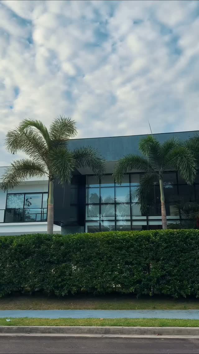 📝Há mais de uma década, a Emerson Eventos transforma sonhos em momentos inesquecíveis. Atuando no mercado desde 2015, a empresa tornou-se referência em Manaus, Amazonas, nos segmentos de locação de estruturas para eventos, montagem e buffet, destacando-se pela qualidade, comprometimento e excelência em cada serviço prestado.
🥂Nosso propósito é oferecer uma experiência única e memorável, por meio de um atendimento personalizado, parceiros de confiança e uma equipe altamente qualificada, preparada para atender aos mais elevados padrões de qualidade. Cada evento é planejado com dedicação, profissionalismo e atenção aos detalhes, garantindo a satisfação de nossos clientes e o sucesso de cada celebração.🤝