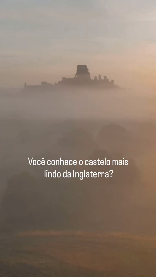 Segue @emiloudaybyday para mais lugares incríveis na Inglaterra.
Domingo às 8pm horário do Reino Unido | 4 pm horário de Brasília sai o vídeo completo no canal EmiLou Day by Day - Irmãs Viajantes contando a história do Corfe Castle, um dos castelos mais magníficos da Inglaterra e quase ninguém fala dele.
O castelo mais magnífico da Inglaterra | EmiLou Day by Day - Irmãs Viajantes