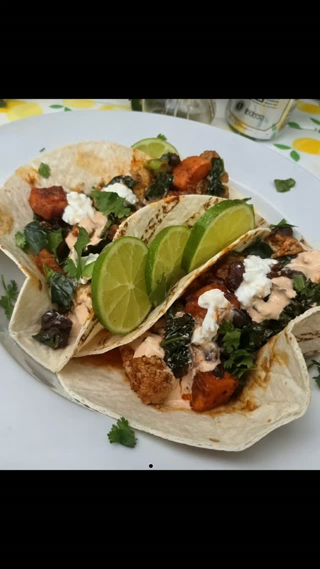 Sweet Potato, Kale, Black Bean & Cauliflower Tacos with Chipotle Sour Cream, fresh coriander, crumbled feta and plenty of lime squeezed over the top just before serving. Crispy, creamy, smoky, fresh – all the things a good taco should be 🩷
This quick andy eas recipe, perfect for midweek meals or weekend eats, can be found in the Summer section of my website (Website link in bio) x