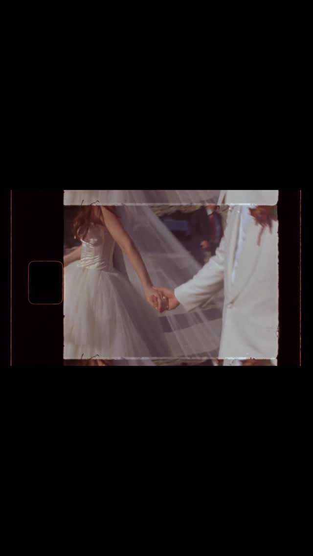Clare & Matt’s Super 8mm teaser 🦢 #btsxbridal #weddingcontentcreator #italywedding #super8weddingfilm
Photo @klassen.weddings
Video @houndstoothfilms
Content + Film @bts.bridal
Planning + design @lovestoryeventsitaly
