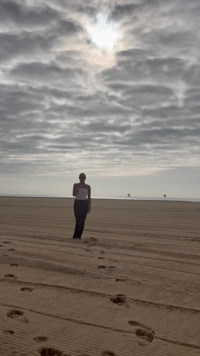 My coast has the most☀️
First to see the new day! Standing proud as the most easterly point in the Country, Lowestoft Beach offers wide horizons and miles of beautiful golden sand. 🏖️
From morning strolls past the beach huts to afternoon paddles in the sea, it really is a great family day out for all ages.
@visitengland @visitenglandbiz @firstlightlowestoft
#AllOnTheCoast #VisitSuffolk #LowestoftBeach #MostEasterlyPoint #FirstSunRise