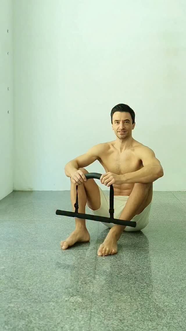 Tuck to V-Sit Core Compression With New FitStatic Upgraded Version Core Calisthenics Strengh & Conditioning
#Aerobics #Gymnastics #Calisthenics #Calistenia
Out Now www.fitprogress.com/shop/FitStatic
Now made from durable, anti-rust stainless steel, FitStatic is built to last and designed for performance. It weighs just 350 grams (0.77 lbs), making it ultra-lightweight and perfect for training on the go.
What’s new in this upgrade?
● Adjustable size for personalized setups and better portability
● Faster, easier strap adjustments for smoother transitions
● Softer EVA cushioning for extra comfort during holds and flexibility work
Whether you're training for L-Sit, V-sits, Manna, Planche, or improving overall mobility and strength, this is your new go-to.
Train strong 💪
FitProgress Studio Coaching @HandstandTrack Balance Support System Handstand Track
