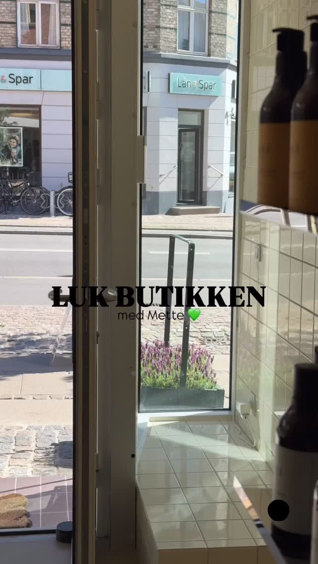 💚✨🔥 Tak for en dejlig uge!
Fyldt til randen med omskifteligt sommervejr og good vibes only, som vi glæder os til at bringe med ind i uge 28! 😍
Husk - at du kan tjekke sommerens åbningstider i det fastgjort opslag i gitteret med titlen ‘SOMMERENS ÅBNINGSTIDER’. Her kan du finde åbningstider frem til og med uge 32. 🫰🏼
.. og HUSK IKKE MINDST: at dette er BUTIKKENS ÅBNINGSTIDER! du kan sagtens have en behandlingstid uden for dette tidsrum. 😍
#lajoliedk #heledig