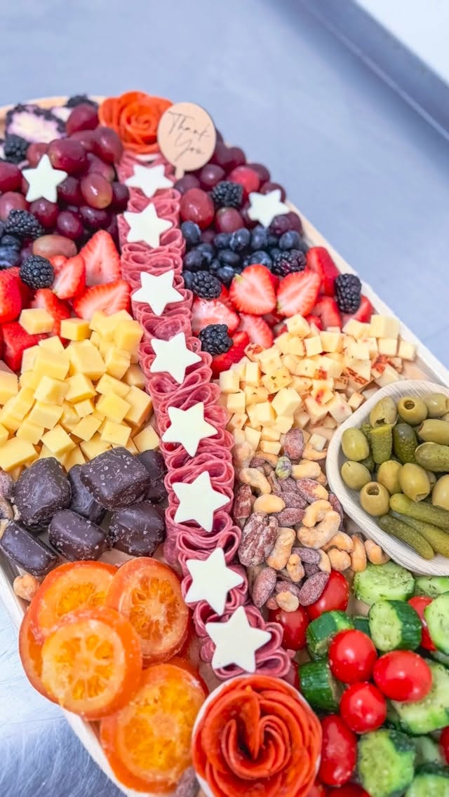 I get asked all the time⦠āDo you take last-minute holiday orders?ā The answer is⦠YES!
The next question is do you make extras platters during the Holiday season . The answer is YES, but before I announce it on social media. I send text messages out and itās usually the charter boats, hair and nail salons that purchase them .
If you forgot to plan ahead or received a last-minute invitation, Iāve got you covered! Whether you need a charcuterie board, grazing platter, or individual boxes to impress your guests, Iāll do my best to make it happen.
Last-minute orders are accepted based on availability, so donāt hesitate to reach out. Picks up will be Friday before noon .