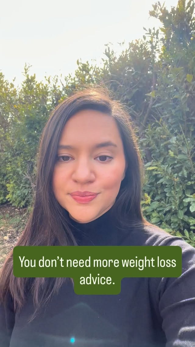 Most women over 40 do not need another reminder to eat protein, walk more, strength train, drink water, or add vegetables.
They know those things matter.
The harder part is figuring out what that looks like when life is busy, motivation dips, appetite changes, workouts shift, sleep is off, or your body does not respond the way it used to.
That is the difference between information and implementation.
Information says: eat more protein.
Implementation asks:
What do I eat when I only have 10 minutes?
What is my backup lunch?
How do I support my workouts without feeling like I am on another diet?
How do I stop starting over every Monday?
This is exactly why I wrote my newest blog post: Weight Loss After 40: Why Knowing What to Do Still Isn’t Enough.
And it is also the kind of work we do together in my Momentum and Thrive nutrition counseling packages.
Not perfection.
Not more food rules.
Not another plan that only works during a perfect week.
Just realistic nutrition support for weight loss, protein, muscle preservation, meal structure, and the regular, busy, imperfect weeks where sustainable change actually happens.
You can read the full blog post through the link in my bio.