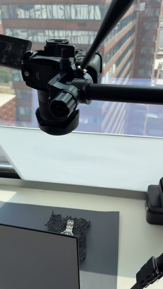 Ever wonder what actually goes into one of these shots? 📸
A carefully balanced tripod on a window ledge, patience, and a few too many angles before the light cooperates — but then the Seamaster gets its moment. A black background and nothing else competing for attention.
Want more behind-the-scenes like this? Let me know in the comments 👇
⌚️: @omega Seamaster Diver 300M
#behindthescenes #omega #seamaster #omegaseamaster #watchfam