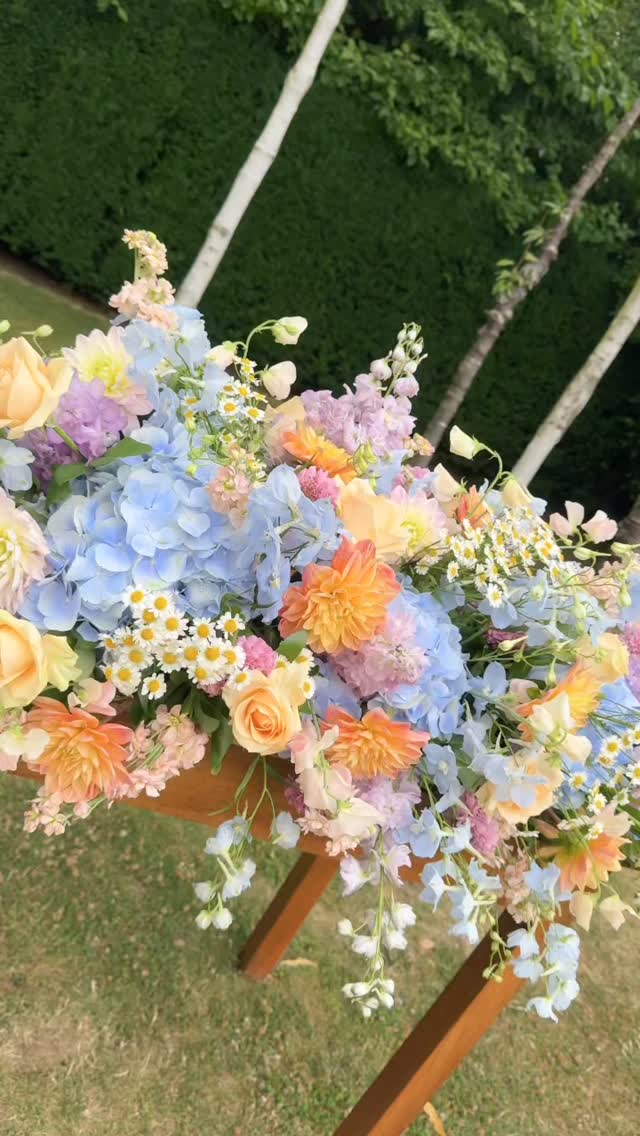 How beautiful did these flowers look for Billie & Adam, Love the visit from the Bee!
Colourful summer flowers included Dahlias,Tanacetum, Scabious, Delphinium, Roses, Stocks, Lisianthus & Sweet Peas - Looked at home in the stunning garden ceremony @maidensbarn #weddingflowers #essexflorist #weddinginspiration #summerwedding #meadowflowers
