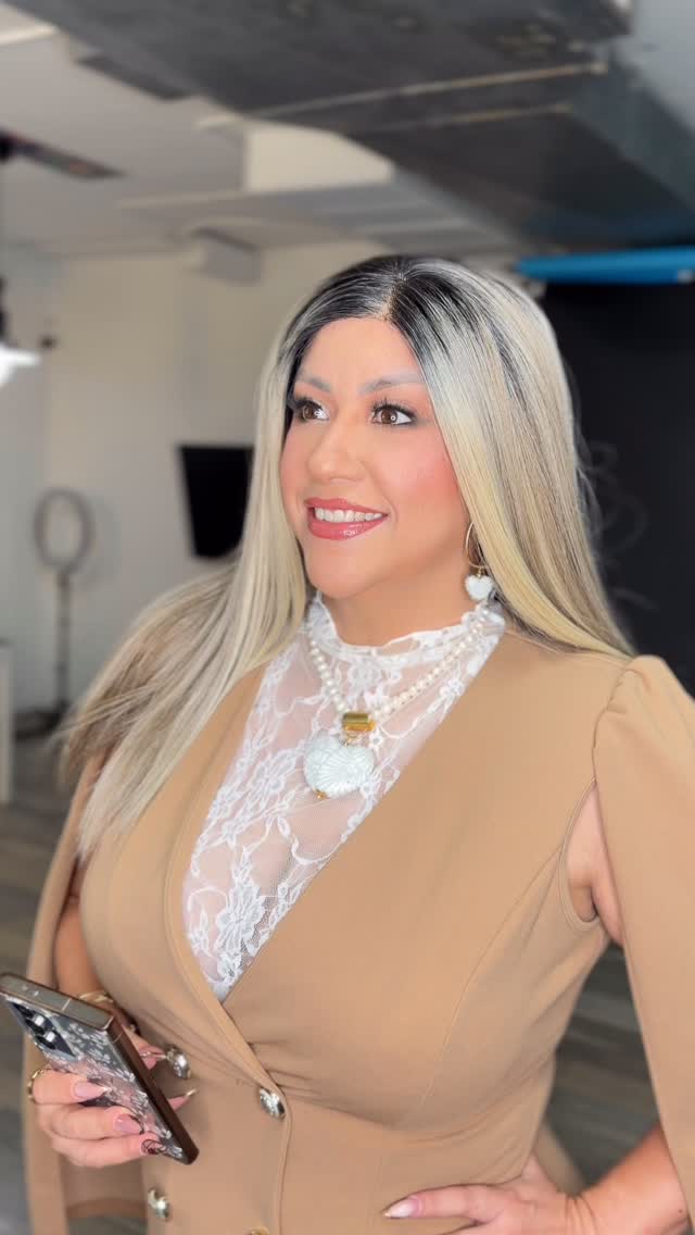 Glam Makeup for a Super Special Day 😍💖🤍🫶🏻
Felicidades @verogrijalvafinance and @itziaartistry
Makeup by @bellawithcarmen
•
#phoenixmakeup #phoenixmua #makeup #smallbusinesssupportingsmallbusiness #isupportedlocal