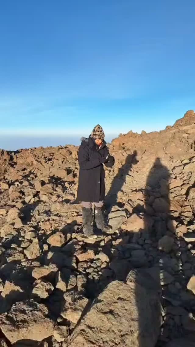 The moment they've been waiting for... 💙
The weather is clear, it's early morning, and all four B's are feeling strong and ready. The summit push has officially begun!
Please keep your fingers crossed for them! 🏔️💪
@africawithrenuka @priyasonni @p2sonni @p3sonni @sonnisareen
#Kilimanjaro #SummitPush #The4Bs #GenesAdventures #Tanzania