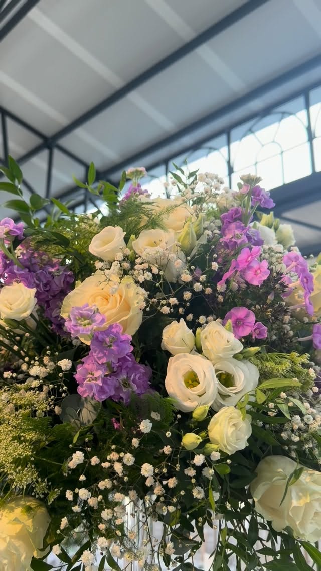 This was the first time we have seen long tables @high_house_weddings and Wow! How stunning does this set up look! Congratulations to V & D who were married yesterday at this stunning venue.
#weddingflowers #essexflorist #floraldesign #weddingdecor #weddinginspiration