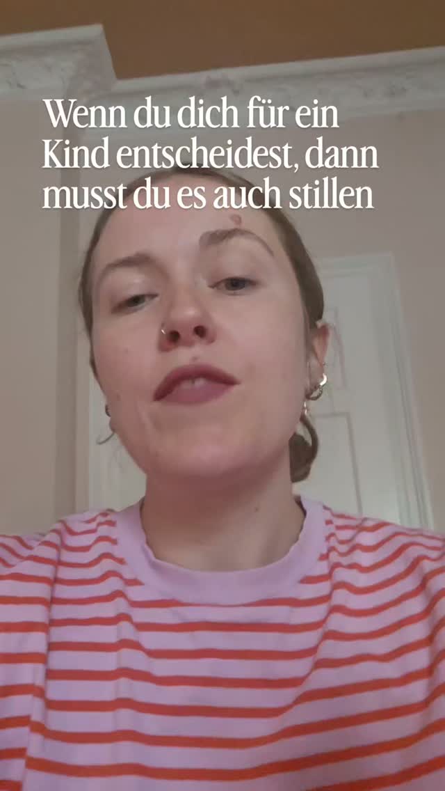 🤝Also: Stillförderung - unbedingt! Individuelle Unterstützung und Anpassung der gesellschaftlichen und politischen Rahmenbedingungen - hell yes! Undifferenzierte, pauschale Aussagen zur "richtigen" Stilldauer`- noooo.
🤱Und natürlich brauchen Mamas*, die ihre Kinder lange stillen möchten, auch mehr Unterstützung: Vorbilder, Platz in öffentlichen Räumen (hallo @ichstillwoichwill), ein Ende der Seggsualisierung des Stillens etc.
👍Ja, es gibt einige gesundheitliche Effekte des Stillens, die dosisabhängig sind (so z.B. die Reduktion des Brustkrebsrisikos) - "langes" Stillen ist super, wenn das für Mama* und Kind stimmig ist. Insgesamt sind aber die Effekte JEGLICHEN Stillens im Vergleich zum Nicht-Stillen am größten, sodass wir doch v.a. hier ansetzen sollten, wenn wir möglichst vielen Kindern (und Mamas*) die Benefits des Stillens mitgeben möchten.