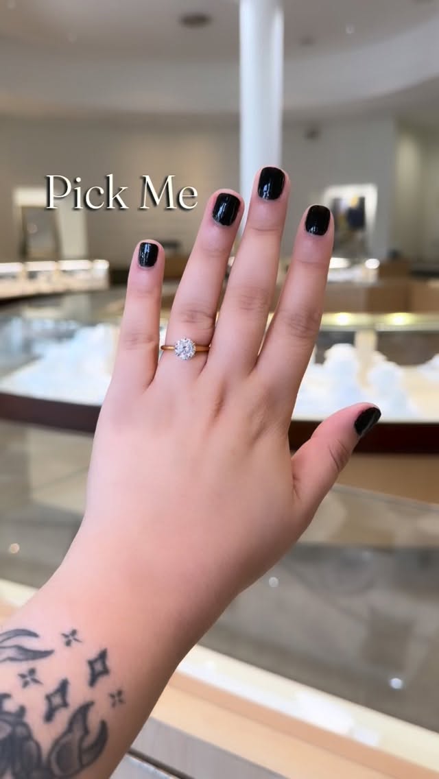 We are loving all of the solitaires we have been seeing lately! Which shape would you choose? ππ
#solitairediamondring #clevelandjewelry #rockyriveroh #rockyriverohio #westcleveland
