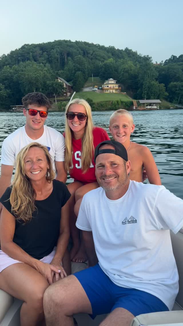 Vacay 2026! I love my family ♥️
Also…no children were harmed in the making of this video…at least no permanent damage😂
@kate_mitchell3 @brianmitch17 @nathan.hanson5 @pete65272 @james.mitch03