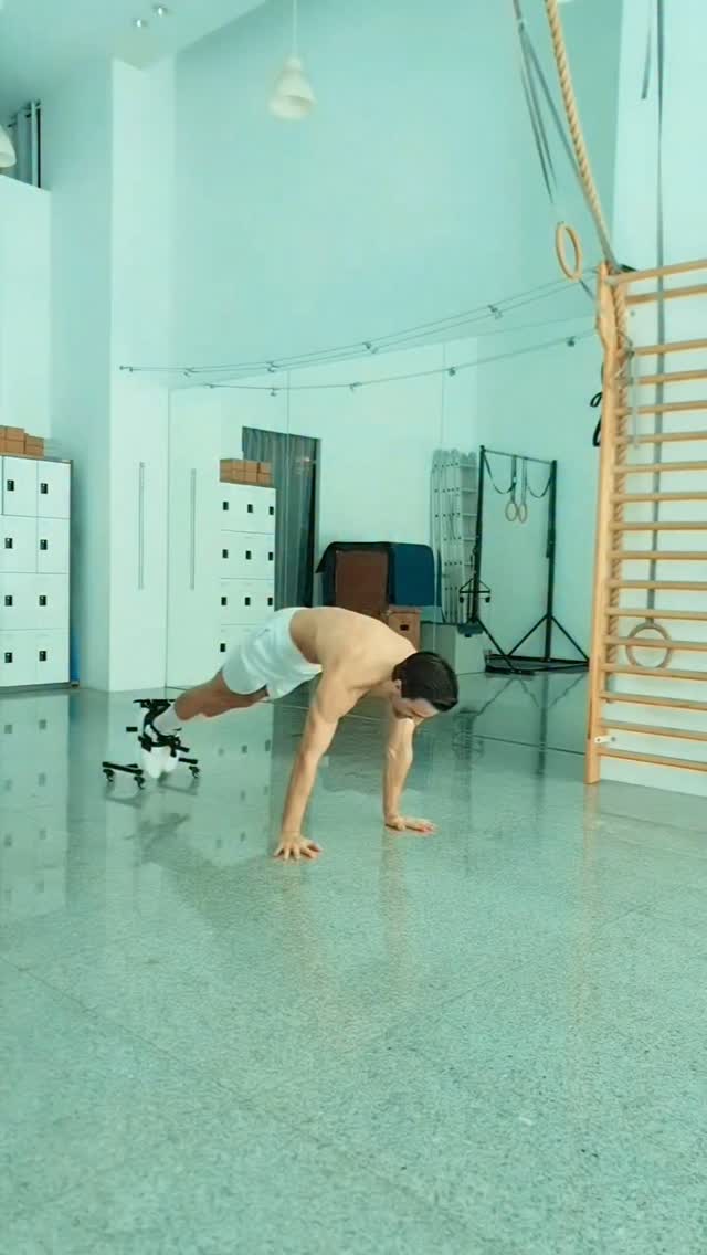 Gymnastics Circles Core Workout using FitCircles
www.fitprogress.com/shop/fitcircles
A versatile tool for conditioning your full core and shoulders in gymnastics, breakdance circles.
FitProgress Studio Coaching @HandstandTrack Balance Support System.