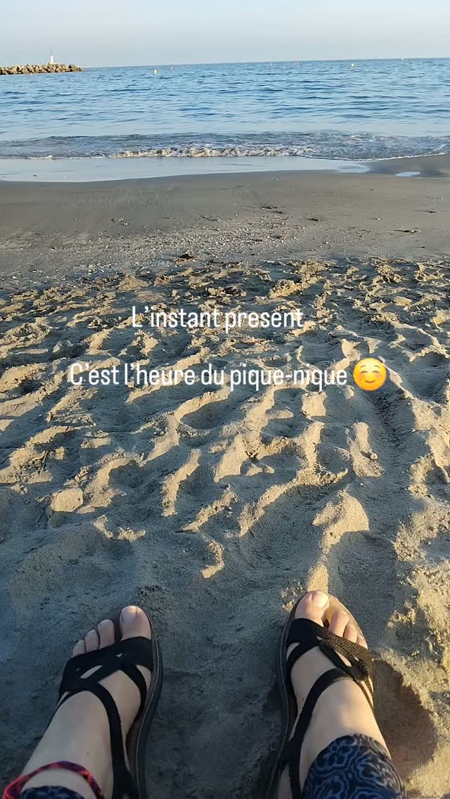 "Il est important de prendre le temps" ma petite citation du soir 😅
Avec toute ma gratitude 🥰
Sandrine
Sensoria sagesse de femme
#piquenique #instantpoursoi #instantpresent #mer #gratitude