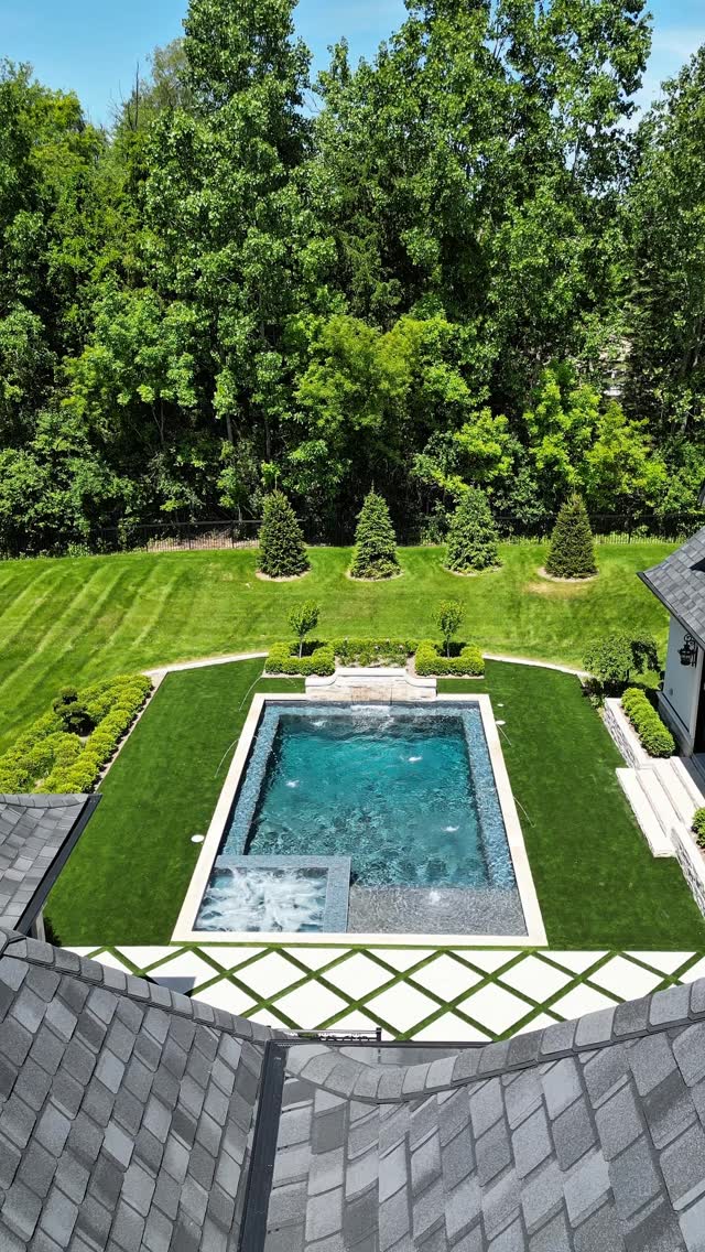 Pure beauty and elegance brought to life with the finest materials and some of the best builders and designers in the industry. #coastalpools #michiganpools #pooldesign
Landscape design @mosher_design