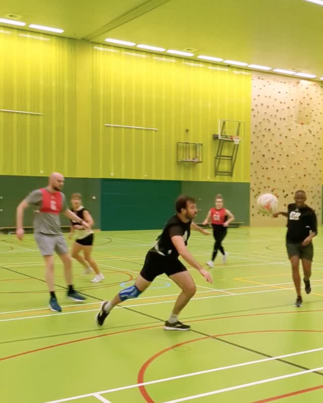 Amsterdam Netball is *almost* kicking off the new season! 💙
📅 Thursday, 3 September 2026
🕖 19:00–21:00
📍 Sporthal Laan van Spartaan
Whether you're a seasoned player or you've never picked up a netball before, come give it a go! 🙌 The first TWO sessions are completely FREE for potential new members.
This season is packed with exciting opportunities:
🔥 Training for our annual tournament
🏆 Inter Club Super League
🇳🇱 Netball Netherlands League
⭐ National Squad Trials
Now's the perfect time to join our amazing community, make new friends, and get involved in one of the fastest-growing sports in the Netherlands!
💙 Save the date, tag a friend, and we'll see you on court! #AmsterdamNetball #BackToNetball #TryNetball #NetballNetherlands #TeamSport #JoinTheTeam