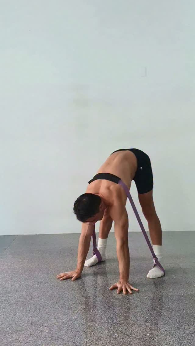Press To Handstand using FitStretch
www.fitprogress.com/shop/fitstretch
FitProgress Studio Coaching @HandstandTrack Balance Support System.