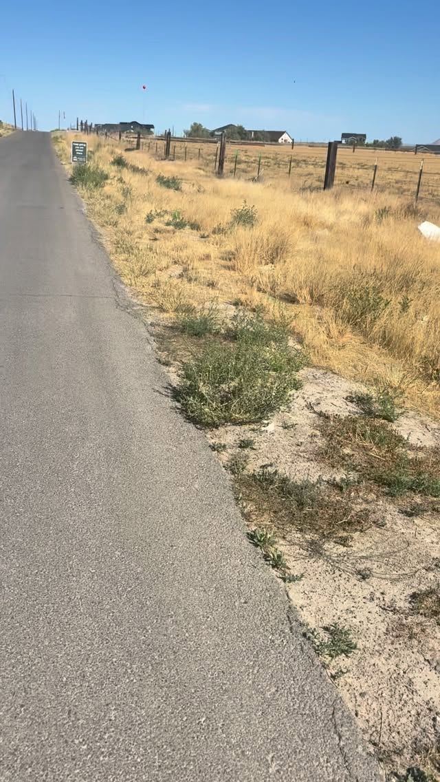 Progress can feel painfully slow — until you look back and realize how far you’ve come.
This sign always catches me on my bike rides: “Keep going, you are almost there.” Exactly what I need mid-climb, every time.
18 years as an RN taught me this: you don’t need someone to hand you a plan. You need someone to help you hear what your body’s already telling you. That’s the coach I am.
DM me “COACH” if you’re in the middle of your own climb. Let’s figure it out together. 🚴♀️