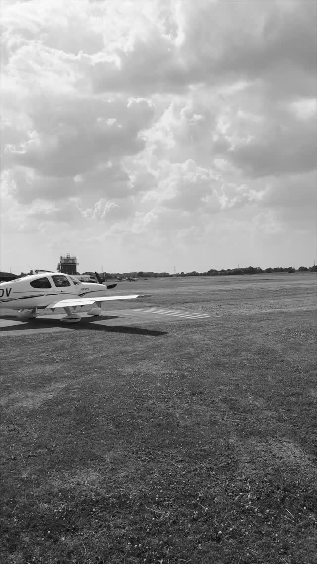 Itโs been a busy last few days at the airfield with plenty of based and visiting aircraft taking advantage of the glorious weather โ๏ธ๐
Last Saturday alone had over 350 movements throughout the day! We hope to see even more before the good weather leaves us!
Thanks to @bartonraff for the timelapse and edit!
#aviation #aviationphotography #aircraft #bartonaerodrome #manchester