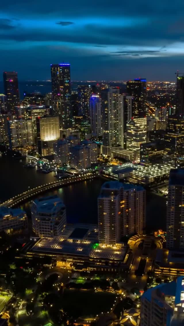 Se você vai embarcar em Miami, que tal começar a viagem hospedando-se em uma das regiões mais sofisticadas e bem localizadas da cidade?
Brickell é uma das nossas regiões favoritas para quem vai fazer um cruzeiro: skyline moderno, restaurantes, lojas, hotéis incríveis e fácil acesso ao terminal marítimo.
Na Diamond Cruises, encontramos o hotel ideal para você aproveitar Miami antes do embarque, com conforto e praticidade.
📲 Consulte nossas ofertas de hotéis em Miami e embarque nessa experiência!
(11) 93035 7686
#Miami #Brickell #CruzeiroEmMiami #MiamiCruise #DiamondCruises