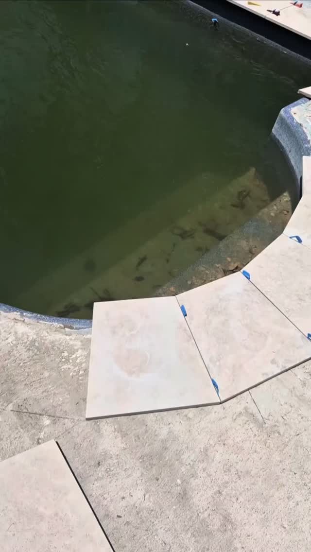 Pool coping and surrounding tiles #pooltilingcompany #brackenridgecommunty #aranahillscommunity #gluesandtools #bobbythetiler kedroncarcentre banyosetimodelleri sidhumoosewala tilescollective StarlikeEVO chermsidewestfield hamilton ukreels dubai italy europa China