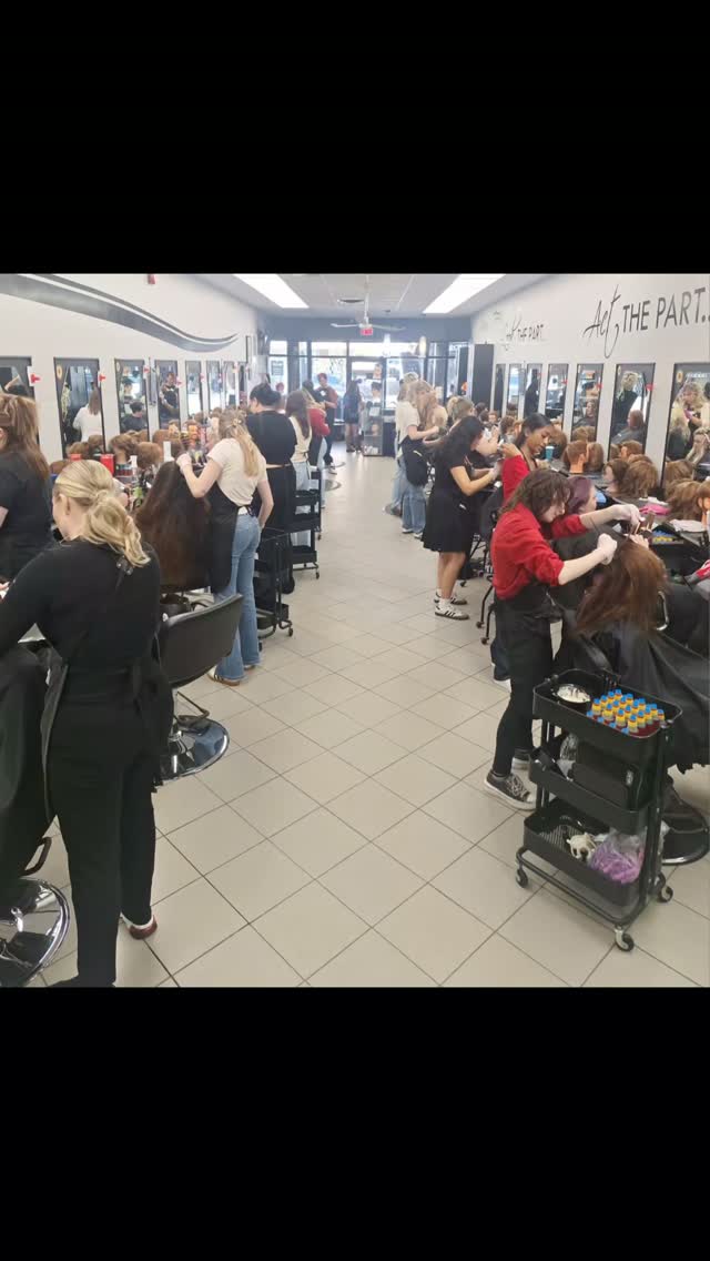 It’s a busy and exciting week at Art & Technique as we help our clients look and feel their best for the back-to-school season. Thank you for filling our schedules—we look forward to seeing you in the studio!
#ArtAndTechnique #BackToSchoolBeauty #SalonServices #FreshLook #HairAndBeauty