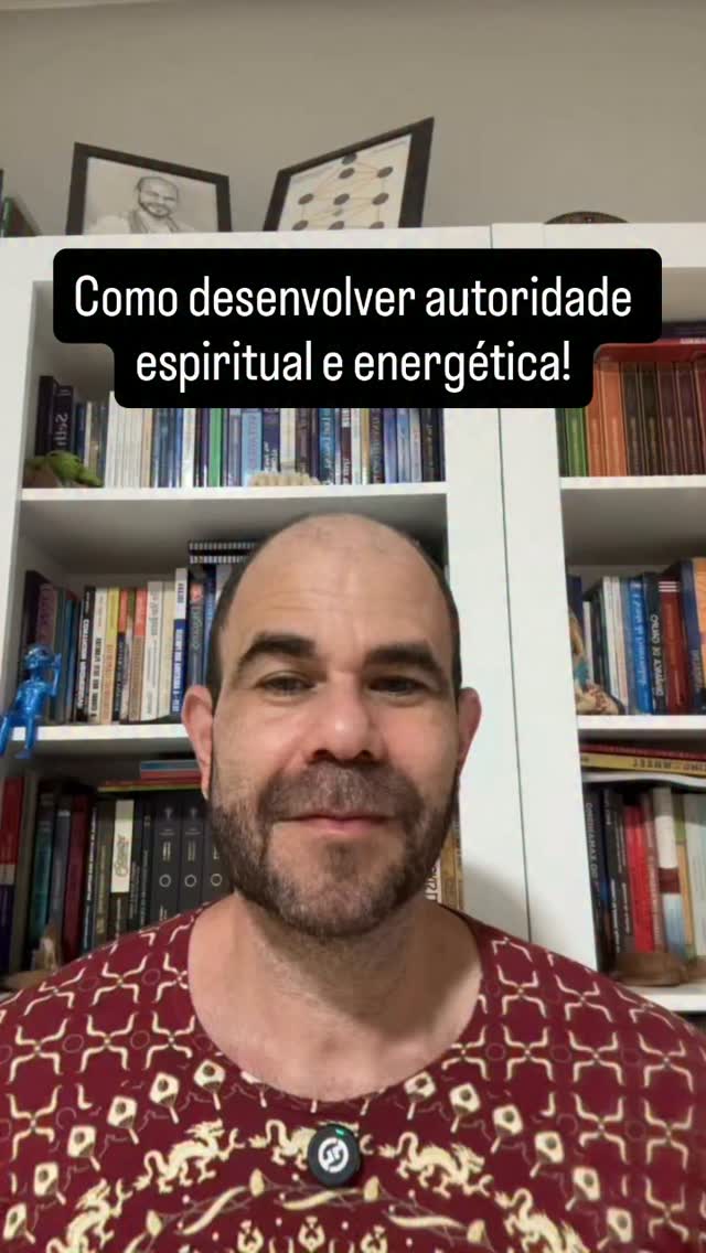 Você pode conhecer dezenas de ferramentas espirituais e, ainda assim, não ter desenvolvido verdadeira autoridade espiritual.
Porque potência espiritual não começa na ferramenta. Começa em você.
Sem desenvolvimento humano, autoconhecimento e compreensão dos mecanismos que regem a mente do ego, todo conhecimento espiritual pode se transformar apenas em acúmulo de informação.
É necessária uma metanoia.
Uma verdadeira reformulação mental.
Inteligência emocional.
Inteligência relacional.
Inteligência espiritual.
Trabalho interno constante.
É esse fundamento que sustenta o seu posicionamento, a sua presença e a sua autoridade energética.
Sem fundamento, o resto é ilusão.
E é justamente esse desenvolvimento que nós aprofundamos na Comunidade Lumina UR.
Não para você depender de mais uma ferramenta.
Mas para você desenvolver o ser capaz de sustentar a própria potência.
Eu sou a fonte.
Eu sou soberano.
Eu sou livre.
Se você sente que está na hora de ir além da informação e realmente se desenvolver, a Lumina UR é o próximo passo.
Link na bio. ✨