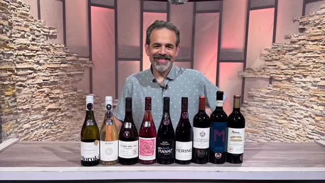 📺En @diaadiat2 con nuevos vinos de WNTV Selection🍷
Gracias a mi alianza con @panamericanwinespirits. Nos vemos esta noche en la cata que daré en @todovinopr con 5 de estos vinos. ¡Salud y dale share!
#viernes #vino #puertorico #telemundo #tv