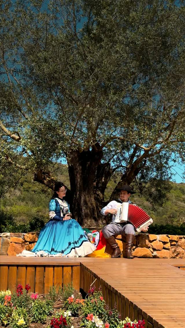 Pertencimento também se reconhece nos pequenos gestos.
Nesta Semana Farroupilha, o Olivas de Gramado abre espaço para celebrar as raízes gaúchas e tudo aquilo que nos conecta fortemente a elas.
De 14 a 20 de setembro, celebre com a gente.
Ingressos no link da bio.