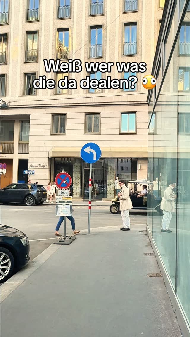 Was ist denn hier bitte los??! Einfach so am hellichten Tag! 😳 #Wien #WTF