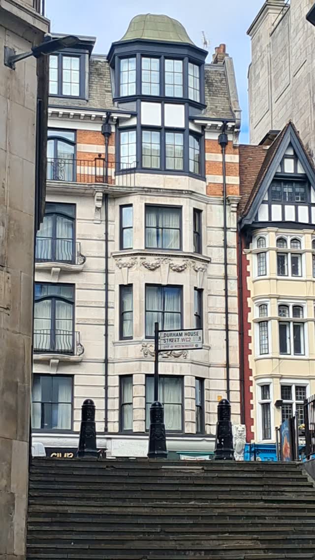 Royal Society of Arts tomorrow 10am to 5pm. Free tickets. London bus seen from RSA entrance off The Strand. Main RSA entrance is in John Adam St. #firstofmarch #welshartists #paintingsonaluminum #welshmakers #xhi