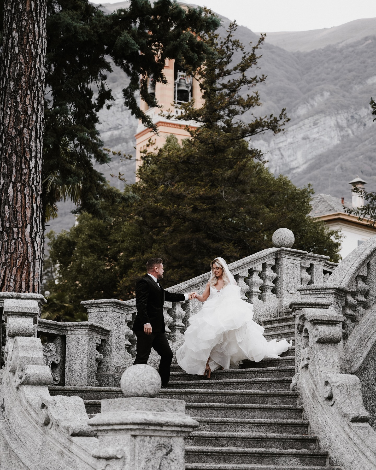 Thinking of a destination winter wedding? 🤍✨
These stunning pictures by @staceyjevansweddings were actually taken in the month of December! As you can see Winter in Lake Como is still so beautiful! So don’t feel that a destination wedding has to be in the main summer months.
#lakecomo #destinationwedding #lakecomomua #lakecomohairstylist #lakecomoitaly #winterwedding #lakecomowedding #lakecomobride