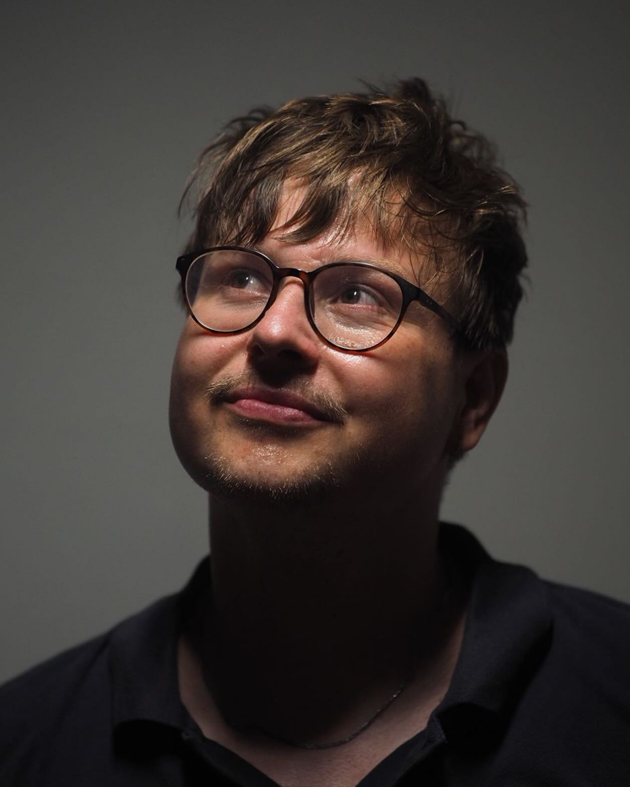 Ich, wie ich euch stolz meine Termine des restlichen Jahres präsentiere:
14.10. Zürich/ElDorado Bar//Lesebühne
18.10. Herborn/Kulturscheune//Poetry Slam
20.10. Hannover/Oper//Musik Feature
24.10. Lauchheim/Schloss Kapfenberg//Mixed Show
25.10. Laupheim/Schloss Großlaupheim//Mixed Show
26.10. Bad Essen/Oberschule//Moderation
30.10. Bielefeld/Lokschuppen//Poetry Slam
03.11. Göttingen/Sartorius Sheddachhalle//Jazz-Slam
05.11. Basel/Boatlife-Festival//Poetry Slam
08.11. Bad Bentheim/Treff 10//Moderation
09.11. Bremen/Theater am Goetheplatz//Poetry Slam
10.11. Ludwigsburg/Scala//Movie-Slam
13.11. Schwäbisch Gmünd/Kulturzentrum Prediger//Poetry Slam
14.11. Aachen/Uni//Hörsaalslam
15.11. Stuttgart/Wizemann//DoA-Slam
16.11. Lörrach/Burghof//Powerpoint-Karaoke
17.11. München/Volkstheater//Slam Feature
19.11. Bielefeld/Dr.Oettker Welt//Mixed Show
21.11. Hamburg/Schauspielhaus//Musik-Feature
22.11. Bielefeld/Stadthalle//Musik-Feature
26.11. Steinhagen/Arminia-Podcast-Aufnahme//Musik-Feature
27.11. Leer/Kino//Poetry Slam
28.11. Hamburg/25-Hours Hotel//Poetry Slam
29.11. Huntlosen/Soloshow//„schön, dass ich da bin“
30.11. Nordhorn/Alte Weberei//Poetry Slam
03.12. Bochum/Schauspielhaus//Poetry Slam
05.12. Dortmund/Domicil//Musik-Feature
06.12. Unna/Lindenbrauerei//Poetry Slam
14.12. Zürich/Theater//Poetry Slam
19.12. Nürnberg/Südpunkt//Poetry Slam
26.12. Schüttorf/Komplex//Konzert mit „Gilderoy“
Wir sehen uns,
Euer Flori ♥️
📸: @gina_walter